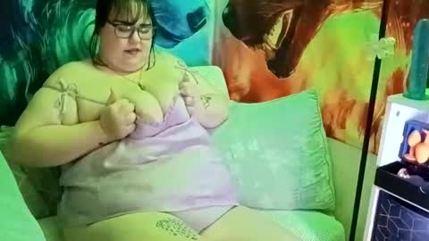 Snapshot of lacy_deville chatting on 04.26.26 lacy_deville online show from 04.26.26