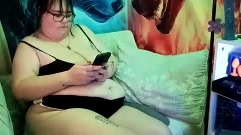 Snapshot of lacy_deville chatting on 05.18.26 lacy_deville online show from 05.18.26