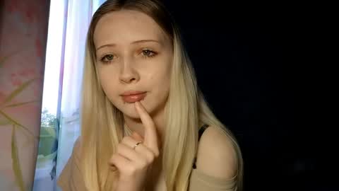 Snapshot of ladawnloser chatting on 05.10.26 Lada online show from 05.10.26