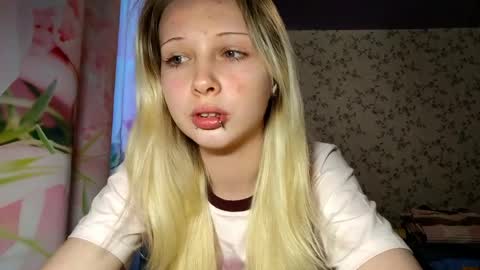 Snapshot of ladawnloser chatting on 05.15.26 Lada online show from 05.15.26