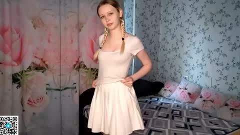 Snapshot of ladawnloser chatting on 05.25.26 Lada online show from 05.25.26