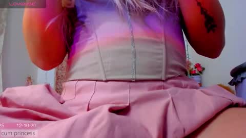 Snapshot of ladenandjuan chatting on 10.12.25 Laden And Juan online show from 10.12.25