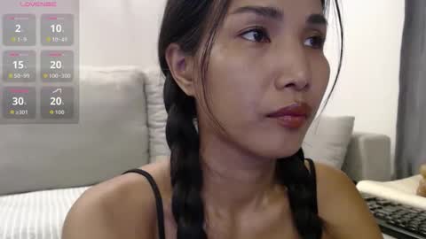 Snapshot of ladii_mia chatting on 05.10.26 Mia online show from 05.10.26