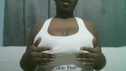 Snapshot of lady_dearra chatting on 09.26.25 lady_dearra online show from 09.26.25