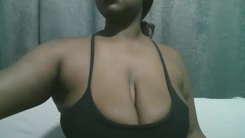 Snapshot of lady_dearra chatting on 09.27.25 lady_dearra online show from 09.27.25