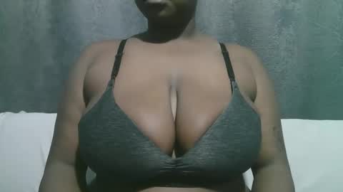 Snapshot of lady_dearra chatting on 10.20.25 lady_dearra online show from 10.20.25