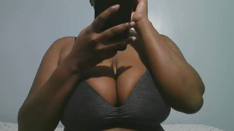 lady_dearra online show from 02.19.26