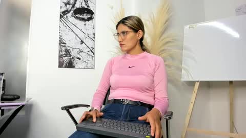 LADY  online show from 03.05.25