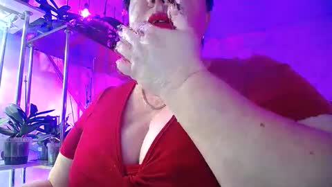 Lady Gloria online show from 12.19.25