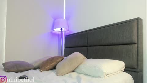 Snapshot of lady_ni chatting on 01.31.25 700 1300 -5 online show from 01.31.25