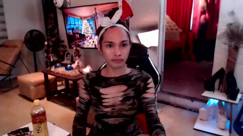 Snapshot of lady_sovereign chatting on 01.07.25 M MMY online show from 01.07.25