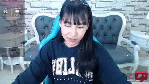 Snapshot of lady_violet_bridgerton_a chatting on 01.26.25 Lady Violet Bridgerton online show from 01.26.25