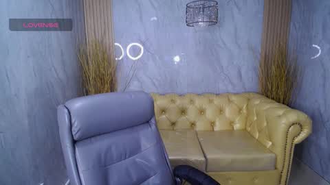 Snapshot of lady_violet_bridgerton_a chatting on 01.31.25 Lady Violet Bridgerton online show from 01.31.25