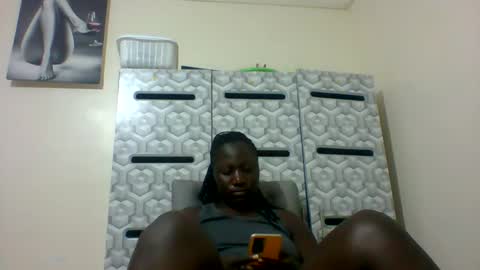 Snapshot of ladyblossoms19 chatting on 01.06.25 lindah32 online show from 01.06.25