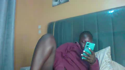 Snapshot of ladyblossoms19 chatting on 11.17.25 lindah32 online show from 11.17.25