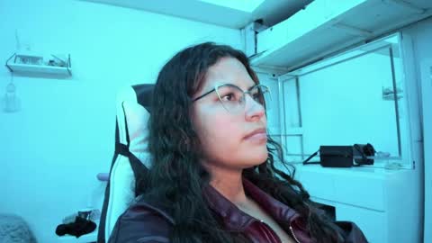 Snapshot of ladybrown_16 chatting on 04.22.26 Lady online show from 04.22.26