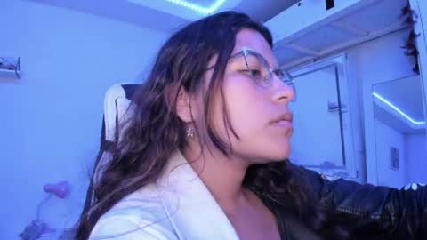 Snapshot of ladybrown_16 chatting on 04.25.26 Lady online show from 04.25.26