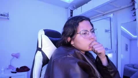 Snapshot of ladybrown_16 chatting on 05.14.26 Lady online show from 05.14.26
