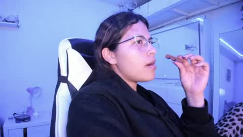 Snapshot of ladybrown_16 chatting on 05.21.26 Lady online show from 05.21.26