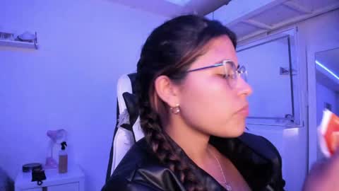 Snapshot of ladybrown_16 chatting on 05.29.26 Lady online show from 05.29.26