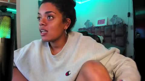 Snapshot of ladydanniela chatting on 12.19.24 leidy daniela online show from 12.19.24