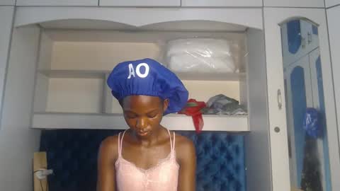 Snapshot of ladydiva69 chatting on 02.19.25 ladydiva69 online show from 02.19.25