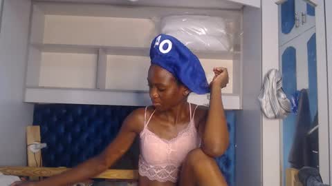 Snapshot of ladydiva69 chatting on 02.21.25 ladydiva69 online show from 02.21.25