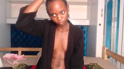 Snapshot of ladydiva69 chatting on 03.01.25 ladydiva69 online show from 03.01.25