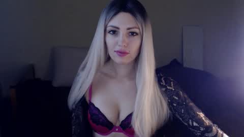 Snapshot of ladymoonlight8 chatting on 01.04.25 Monika online show from 01.04.25