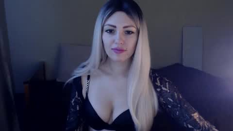 Snapshot of ladymoonlight8 chatting on 01.09.25 Monika online show from 01.09.25