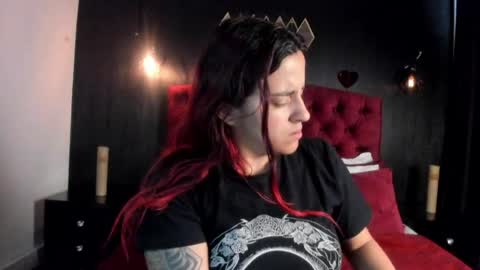 Snapshot of laia_jonees chatting on 04.19.26 Laia online show from 04.19.26