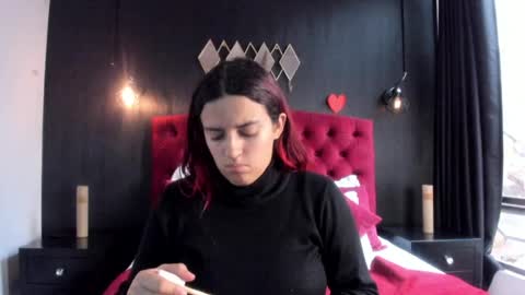 Snapshot of laia_jonees chatting on 04.29.26 Laia online show from 04.29.26