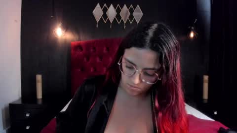 Snapshot of laia_jonees chatting on 04.29.26 Laia online show from 04.29.26