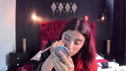 Snapshot of laia_jonees chatting on 05.11.26 Laia online show from 05.11.26