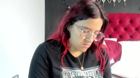 Snapshot of laia_jonees chatting on 05.14.26 Laia online show from 05.14.26