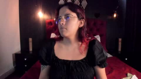 Snapshot of laia_jonees chatting on 05.27.26 Laia online show from 05.27.26