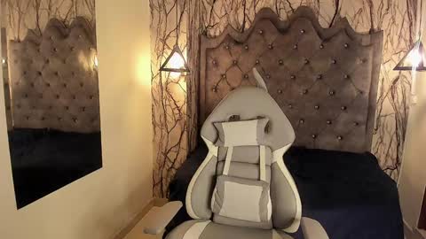 Laia online show from 12.17.24