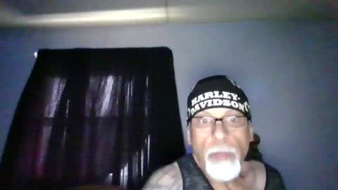 Snapshot of laidbackluxury chatting on 05.10.26 laidbackluxury online show from 05.10.26