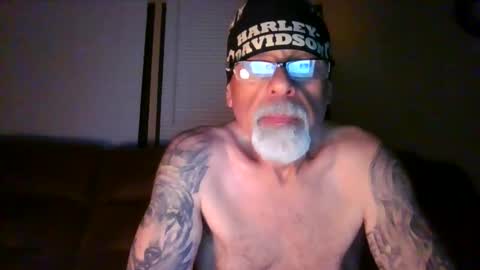 Snapshot of laidbackluxury chatting on 05.19.26 laidbackluxury online show from 05.19.26