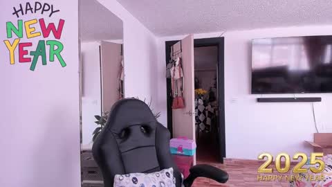 Snapshot of lalanaughty1 chatting on 01.01.25 Sofi online show from 01.01.25