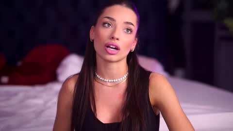 Snapshot of lalaroze chatting on 11.05.25 Lala online show from 11.05.25