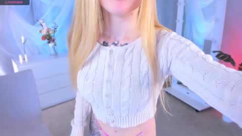 Snapshot of laly_peach chatting on 01.28.25 Laly online show from 01.28.25