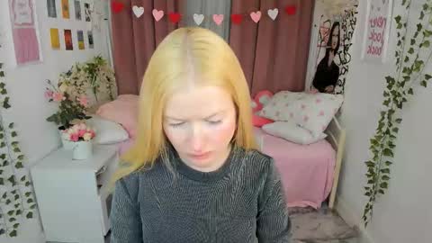 Snapshot of laly_peach chatting on 02.12.26 Laly online show from 02.12.26