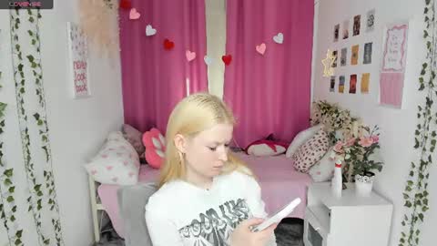 Snapshot of laly_peach chatting on 06.29.26 Laly online show from 06.29.26
