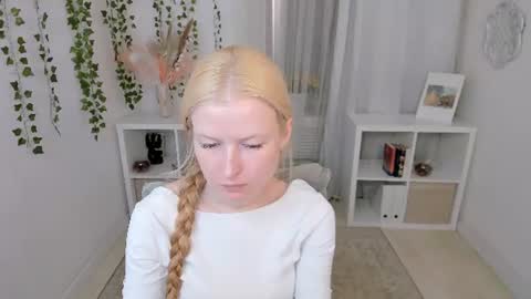 Snapshot of laly_peach chatting on 07.24.26 Laly online show from 07.24.26