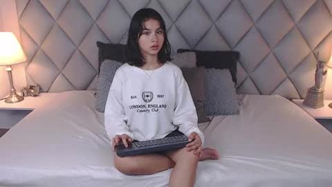 Snapshot of lalycastro chatting on 01.21.25 Laly Castro online show from 01.21.25