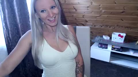LaMadrina006 online show from 06.15.26