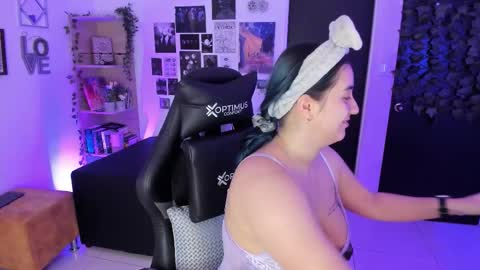 Snapshot of lanaherondale_ chatting on 11.25.25 lanaherondale_ online show from 11.25.25