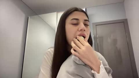 Snapshot of lanalandd chatting on 11.30.25 Lana online show from 11.30.25