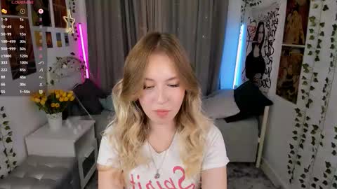 Snapshot of lanaroselle chatting on 10.24.25 Lana online show from 10.24.25